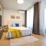 Azur Alegria Luxury With Pool Access شقة *
